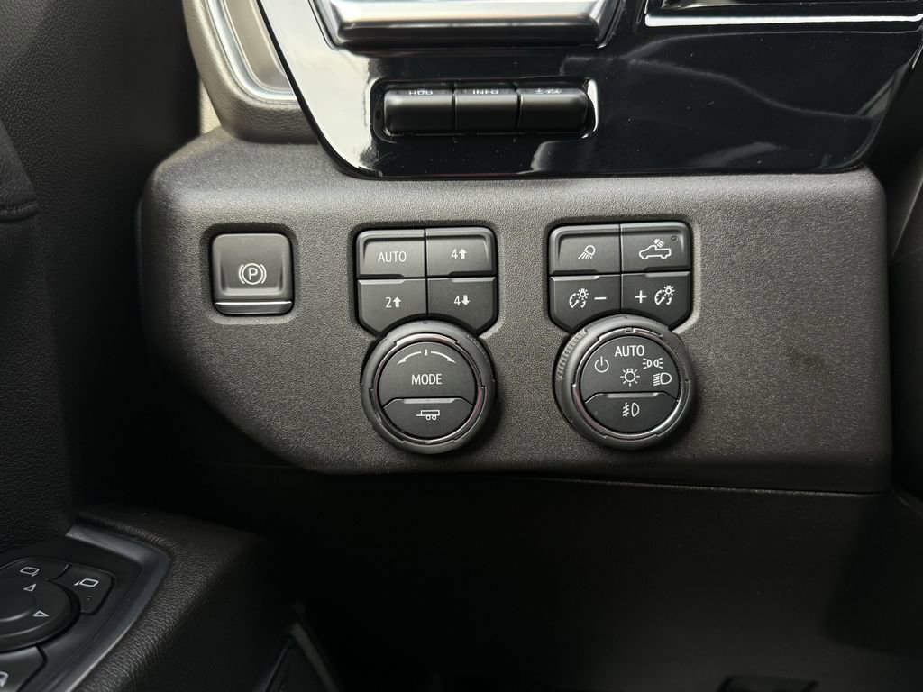 Used 2024 Chevrolet Silverado 3500 High Country w/ Technology Package image 15