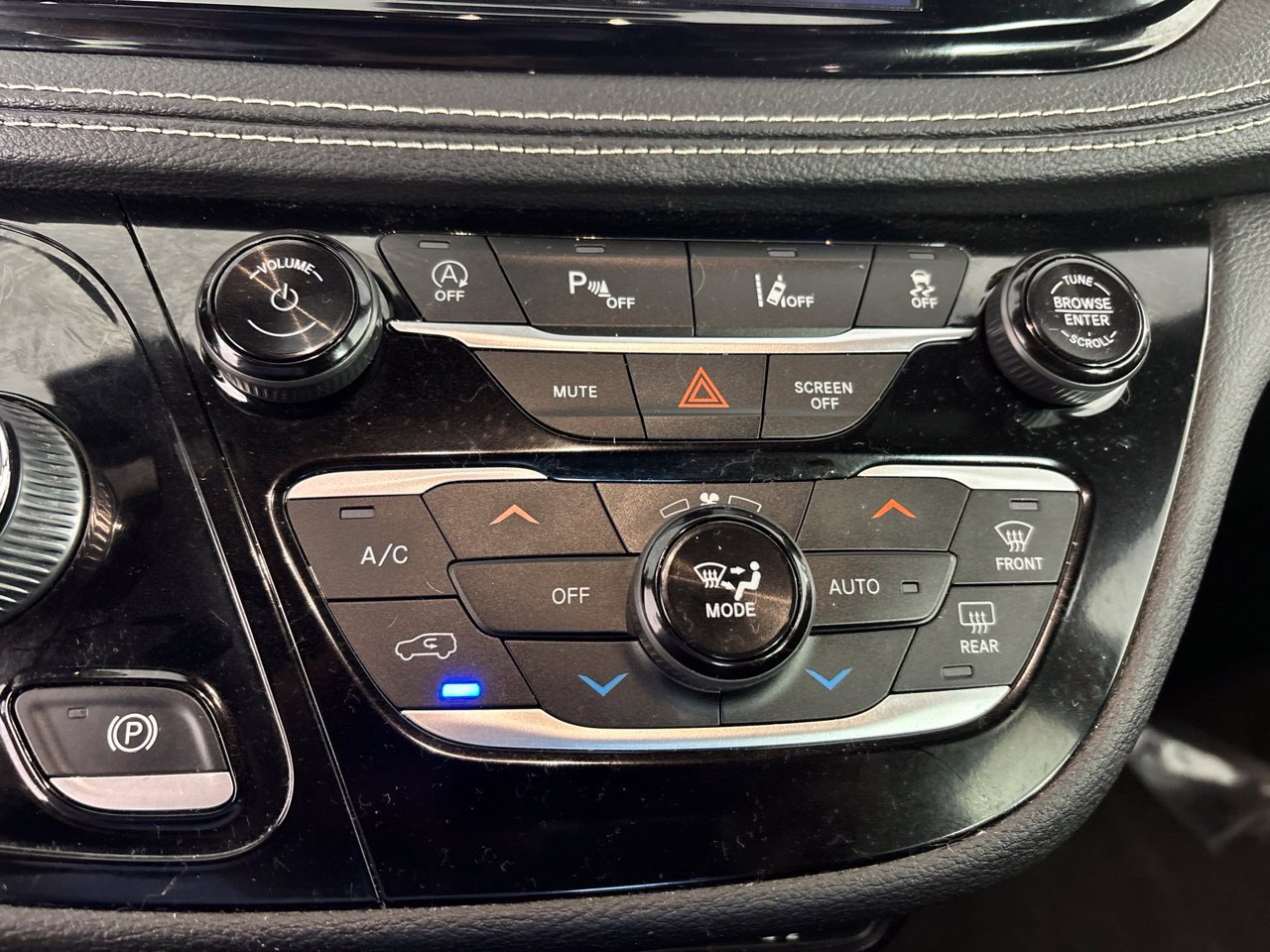 Used 2021 Chrysler Pacifica Touring w/ S Appearance Package FWD image 19