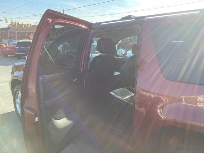 Used 2009 Chevrolet Suburban LTZ image 5