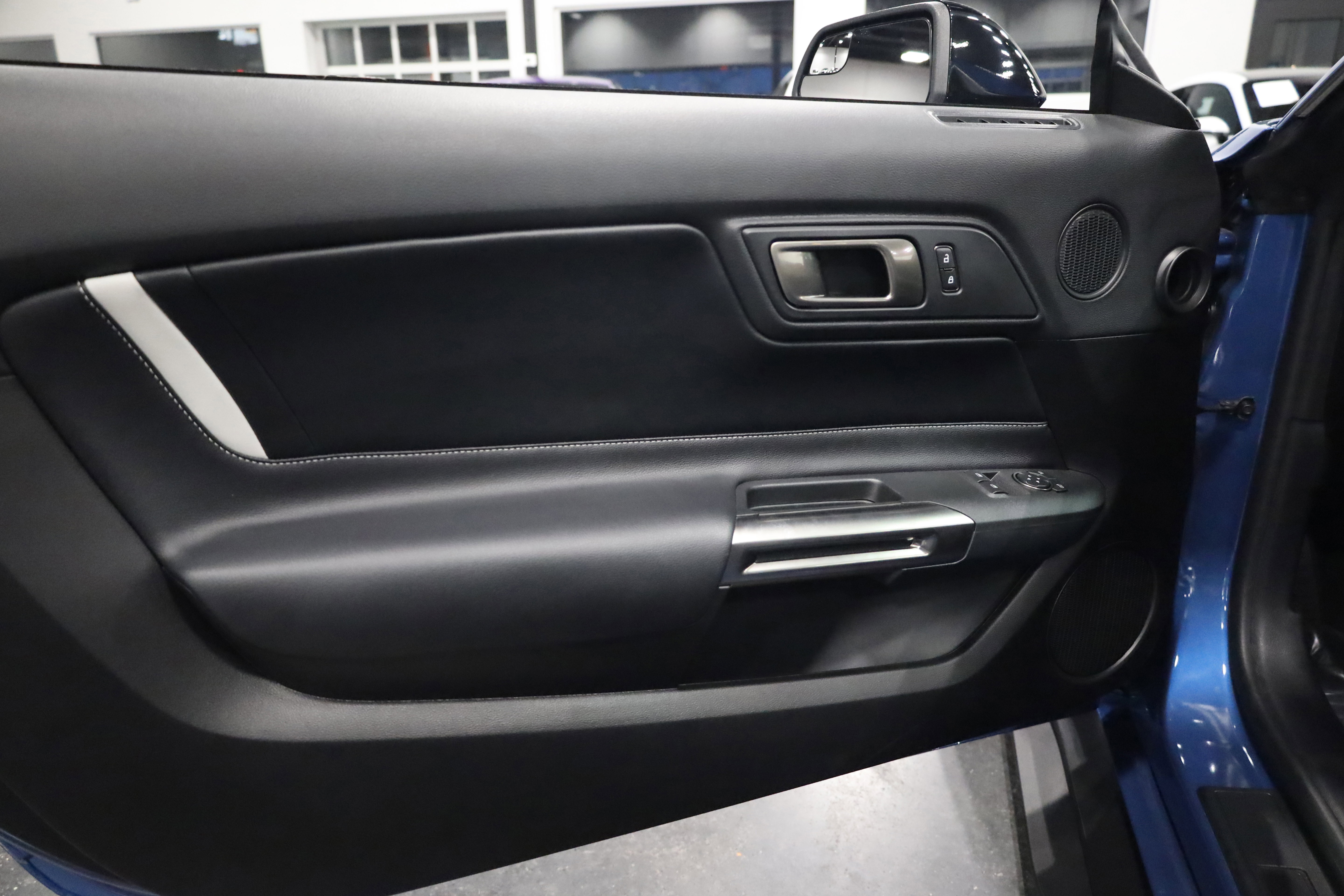 Used 2021 Ford Mustang Shelby GT500 w/ Carbon Fiber Track Pack image 15