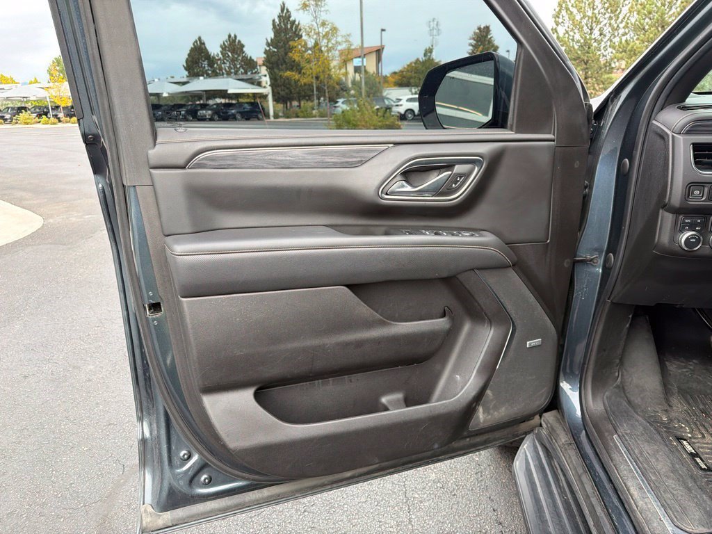 Used 2021 GMC Yukon SLT w/ SLT Premium Package AWD/4WD image 9