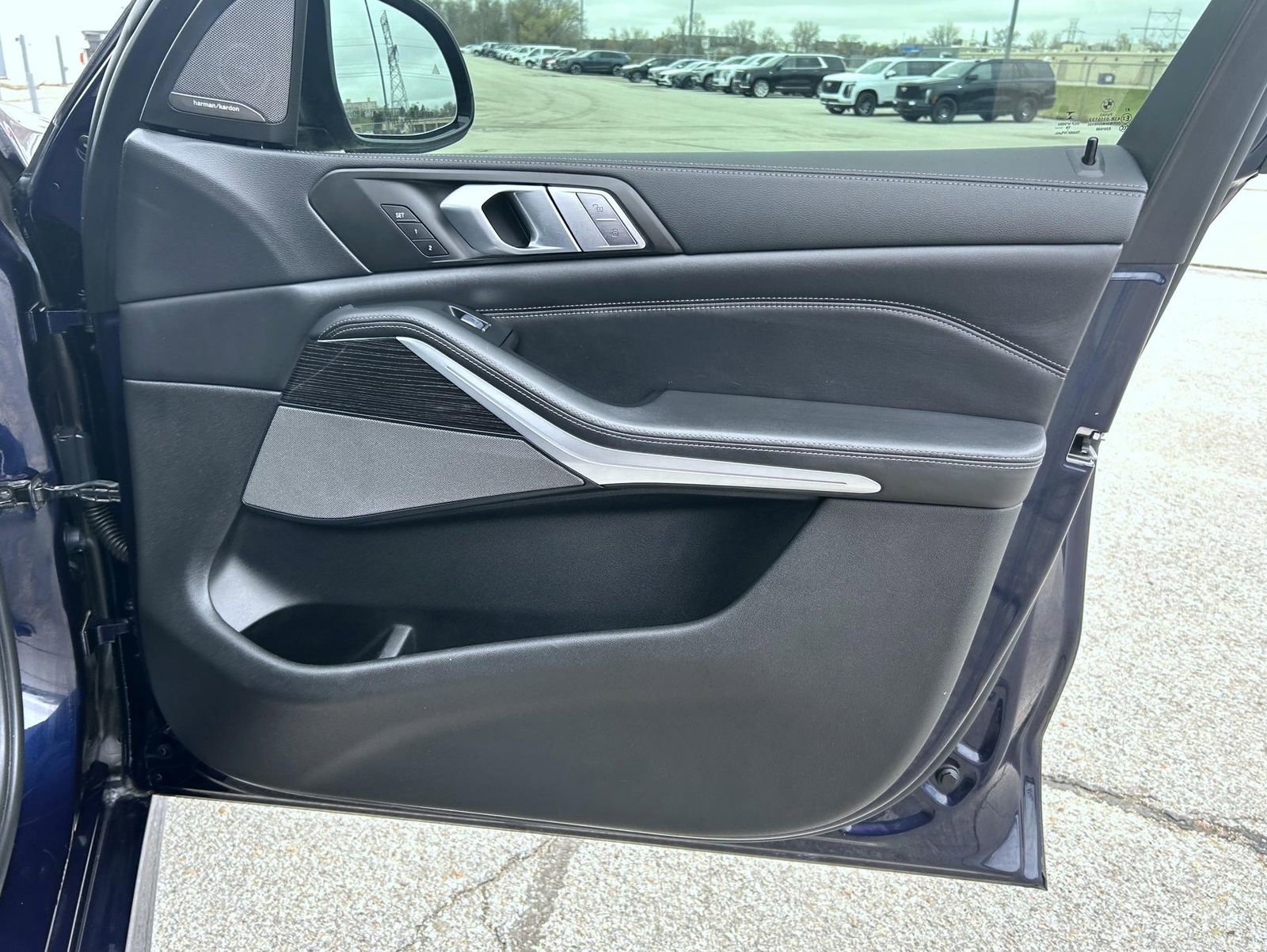Used 2020 BMW X7 xDrive40i w/ M Sport Package image 15