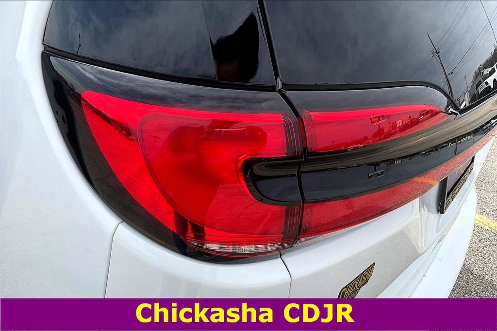 Used 2025 Chrysler Pacifica Select image 23