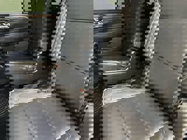 Used 2023 Chevrolet Suburban Premier image 11