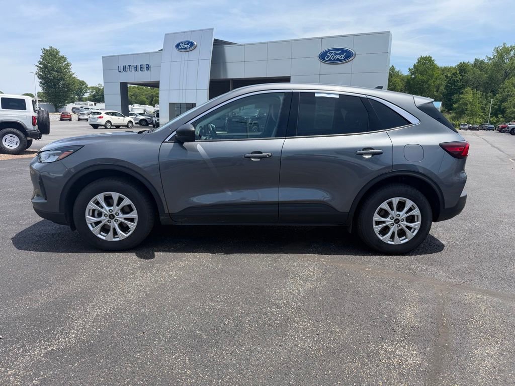 Used 2024 Ford Escape Active AWD/4WD image 2