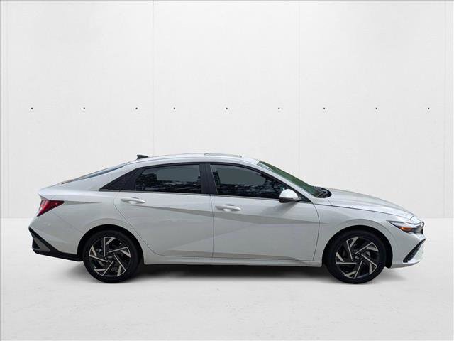 New 2025 Hyundai Elantra Limited image 9