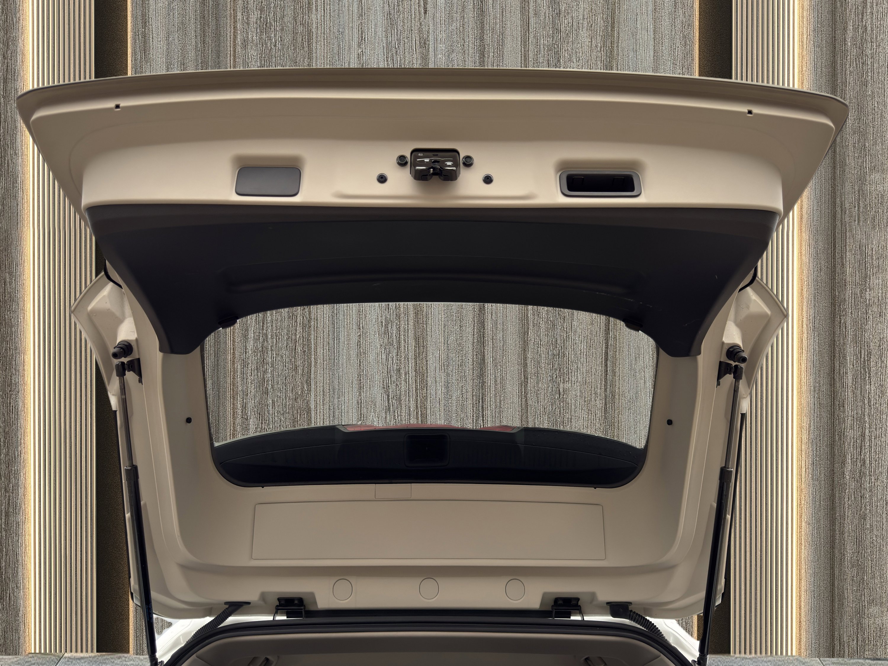 Used 2025 Nissan Ariya FWD image 46