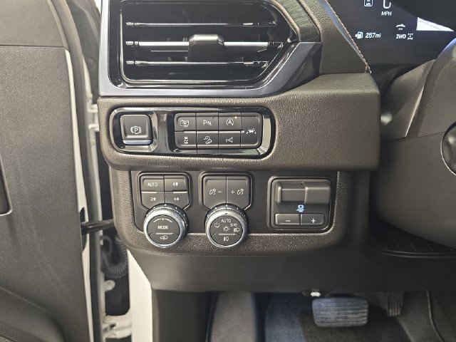 Used 2025 GMC Yukon XL AT4 w/ AT4 Premium Plus Package AWD/4WD image 41