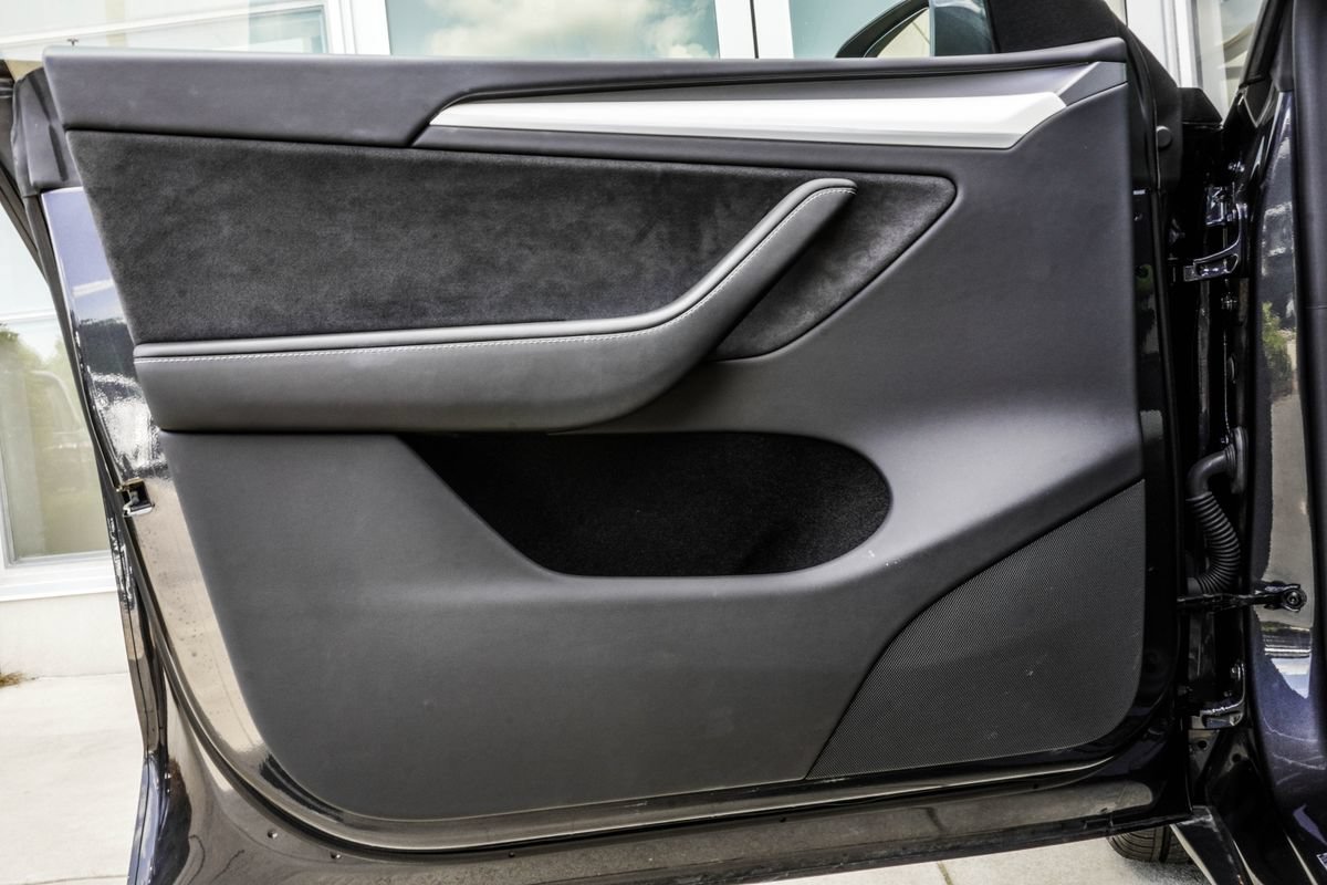 Used 2024 Tesla Model Y Long Range AWD/4WD image 31