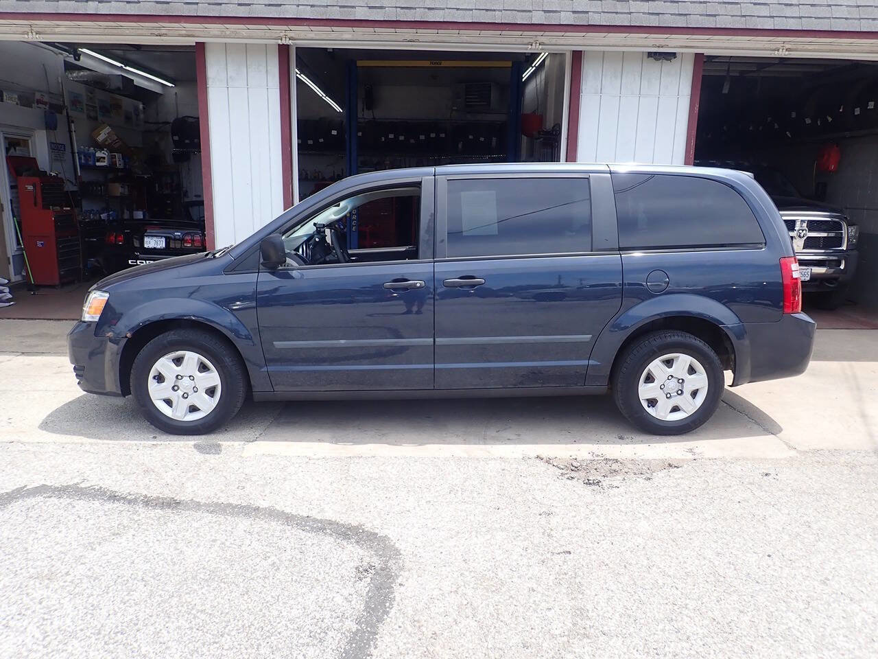 Used 2008 Dodge Grand Caravan SE FWD image 6