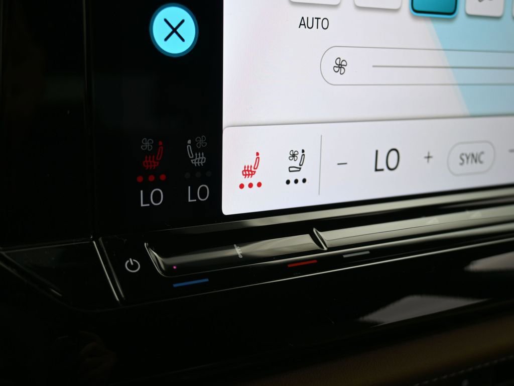 Used 2024 Volkswagen Atlas Cross Sport SE image 22