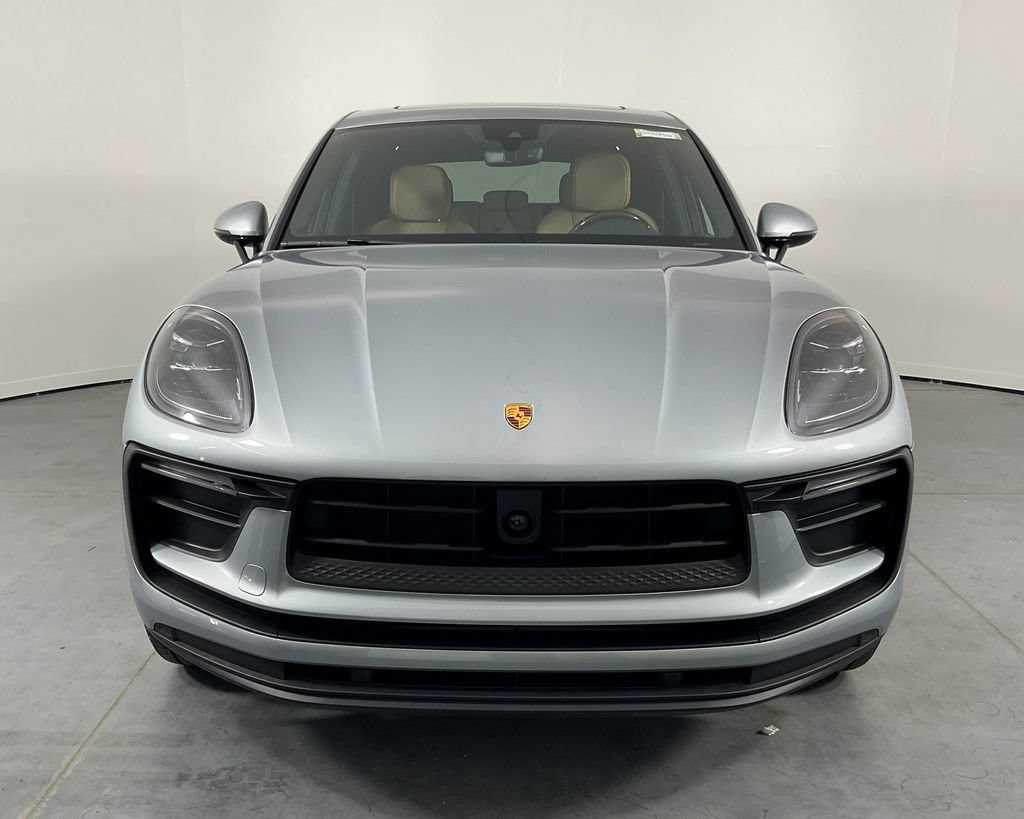 Certified 2025 Porsche Macan AWD/4WD image 10
