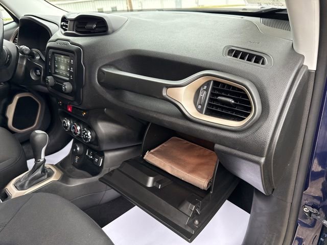 Used 2017 Jeep Renegade Latitude w/ Cold Weather Group image 37