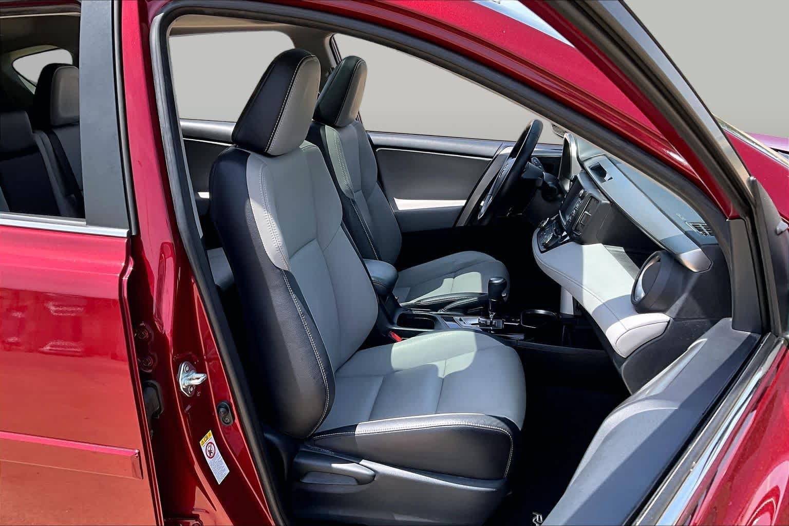 Used 2018 Toyota RAV4 Limited FWD image 9
