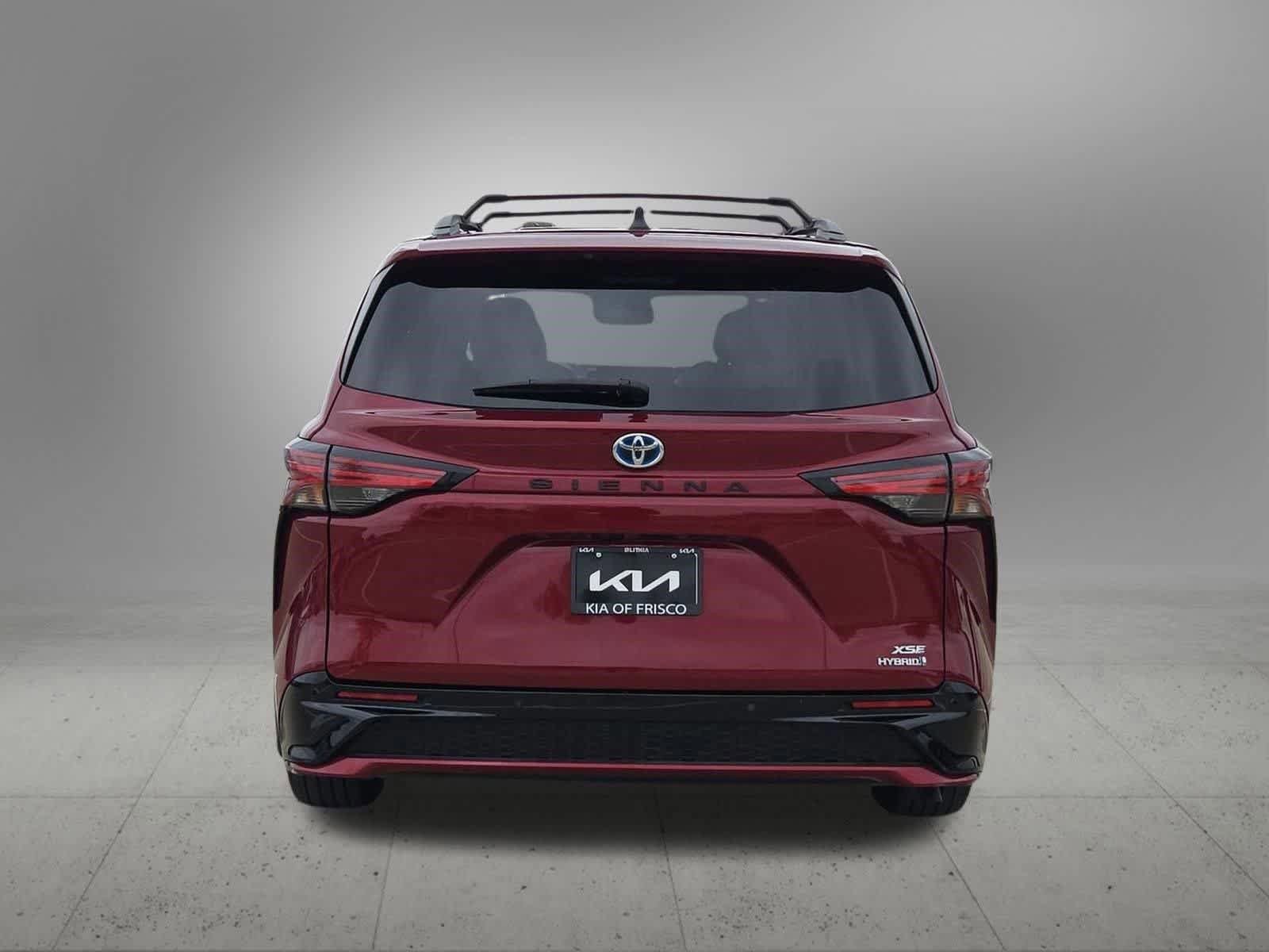 Used 2022 Toyota Sienna XSE w/ XSE Plus Package FWD image 5
