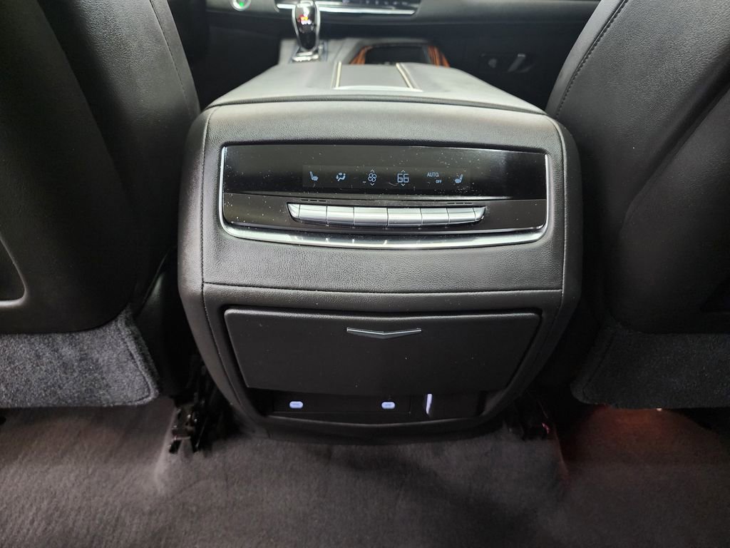 Used 2021 Cadillac Escalade Premium Luxury w/ Performance Package AWD/4WD image 30