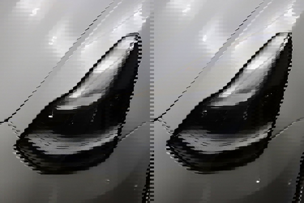 Used 2023 Tesla Model 3 Standard Range image 4
