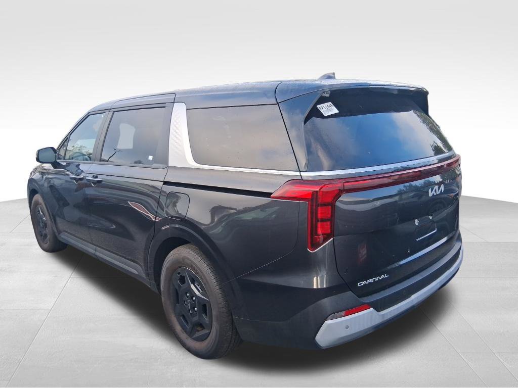 Certified 2026 Kia Carnival FWD image 4