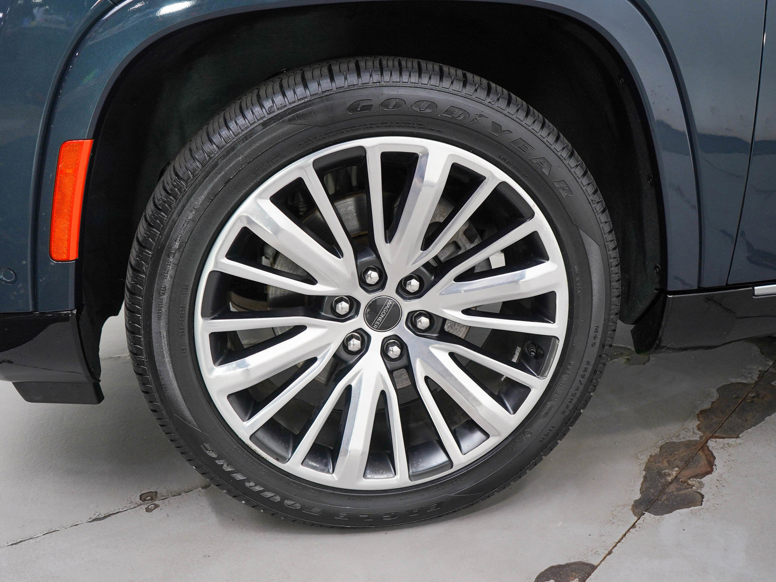 Used 2024 Jeep Grand Wagoneer L Series III image 35