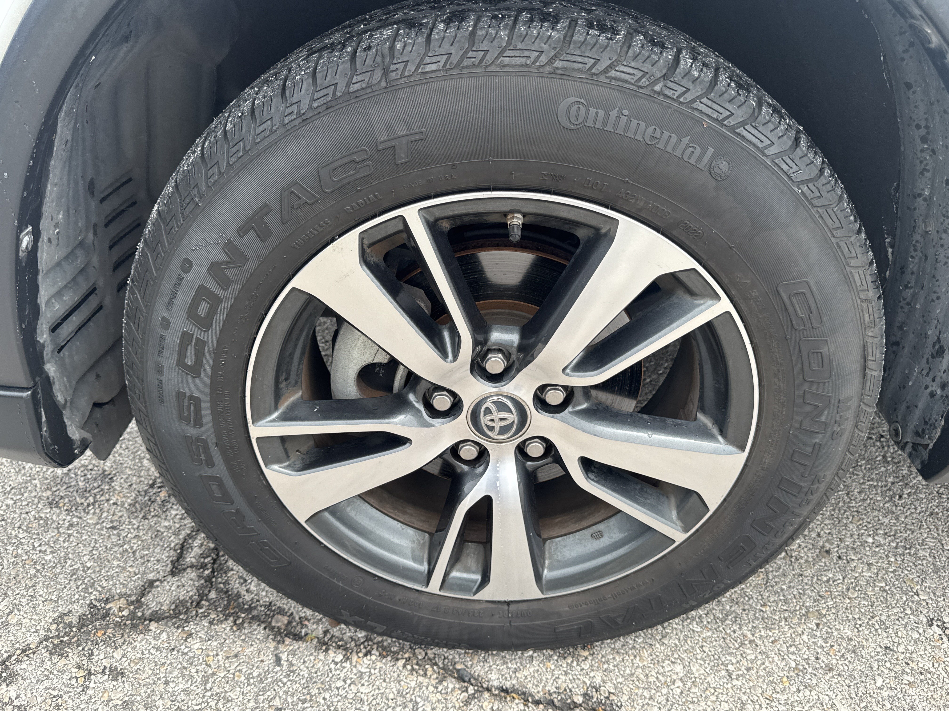 Used 2017 Toyota RAV4 XLE w/ Plus Extra Value Package FWD image 9
