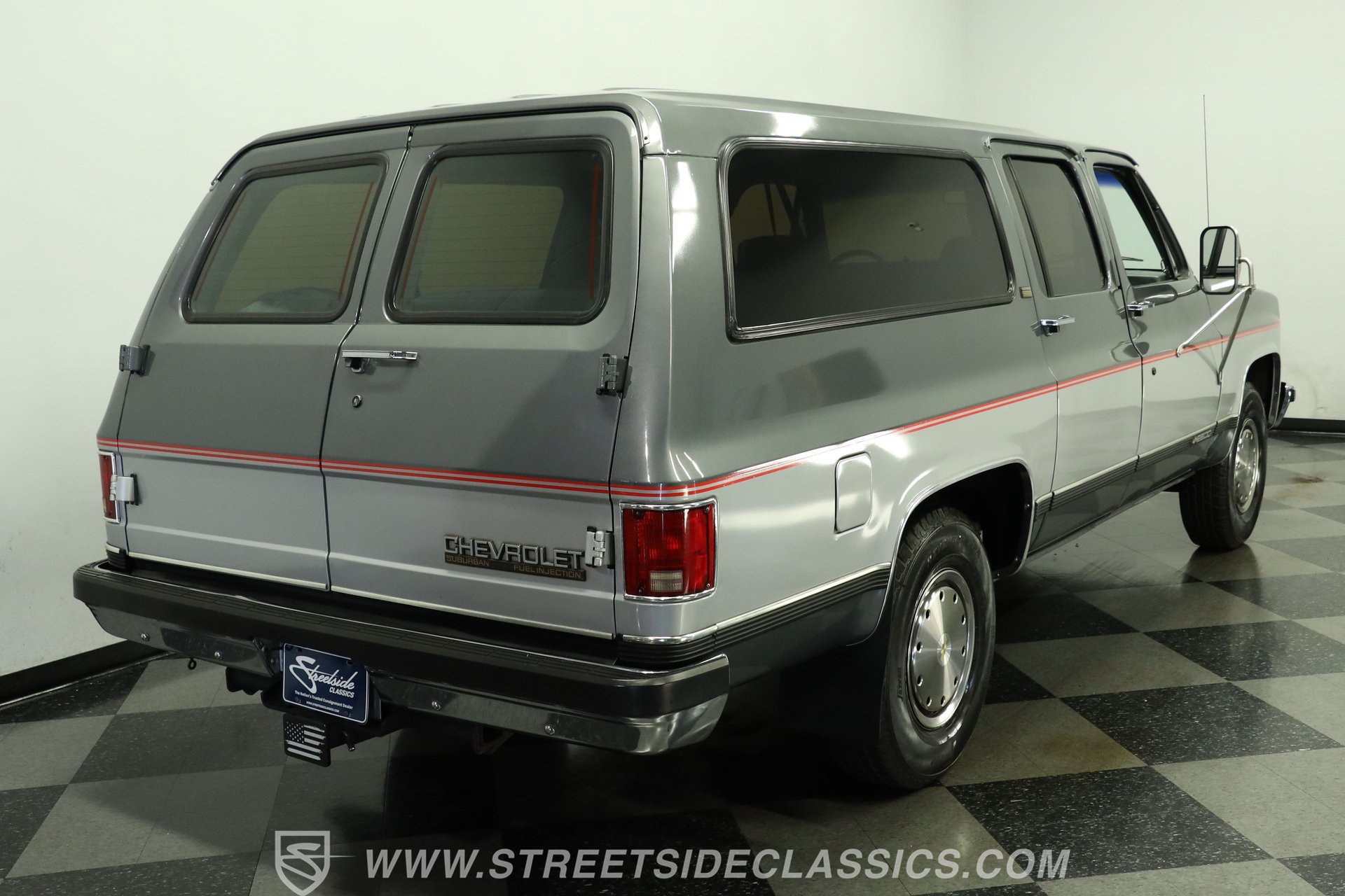 Used 1990 Chevrolet Suburban 2500 RWD image 11