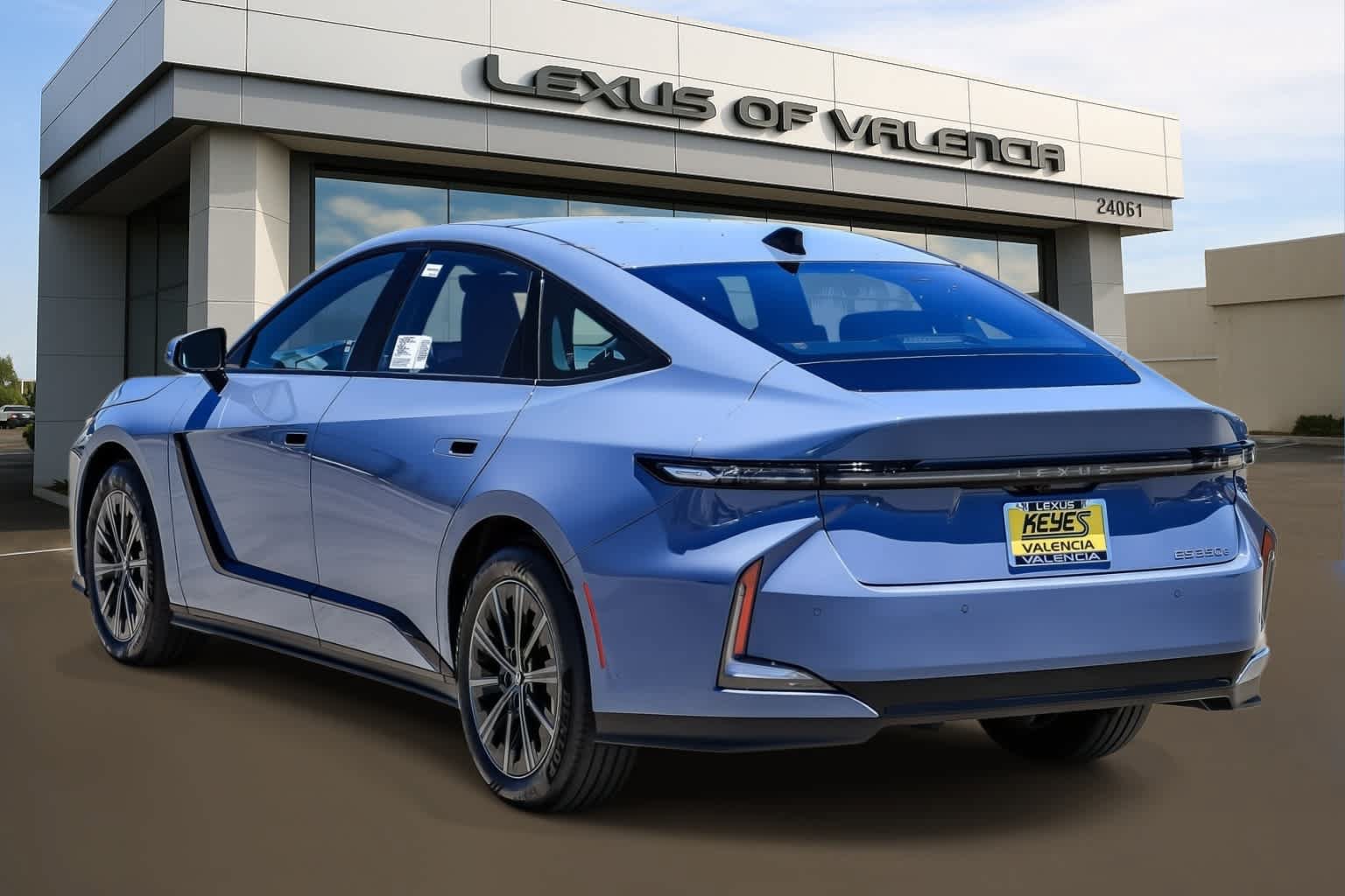 New 2026 Lexus ES 350e FWD image 2