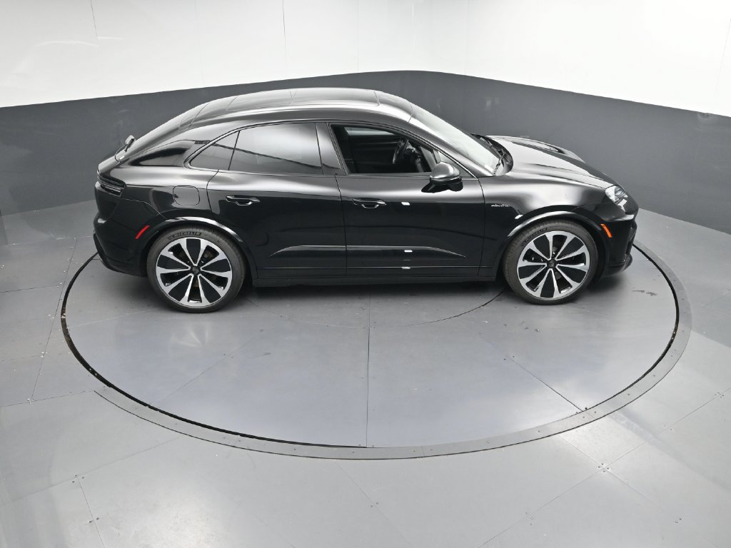 Certified 2025 Porsche Macan Turbo Electric AWD/4WD image 39