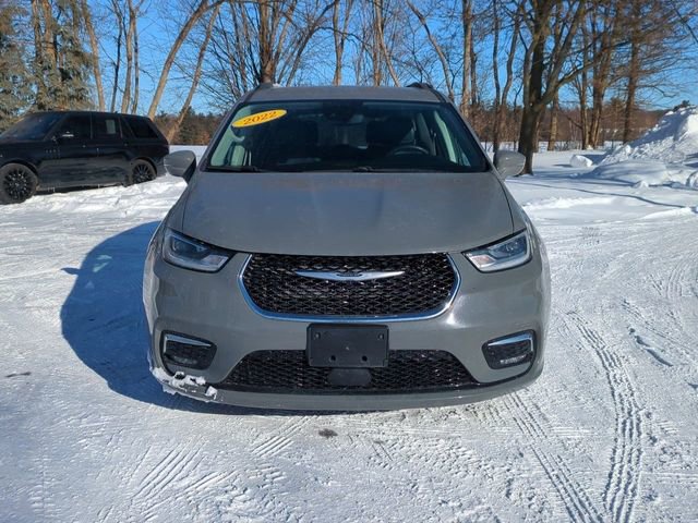 Used 2022 Chrysler Pacifica Touring-L image 8