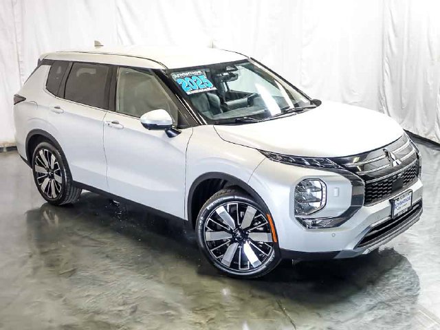 Used 2025 Mitsubishi Outlander SE AWD/4WD image 6