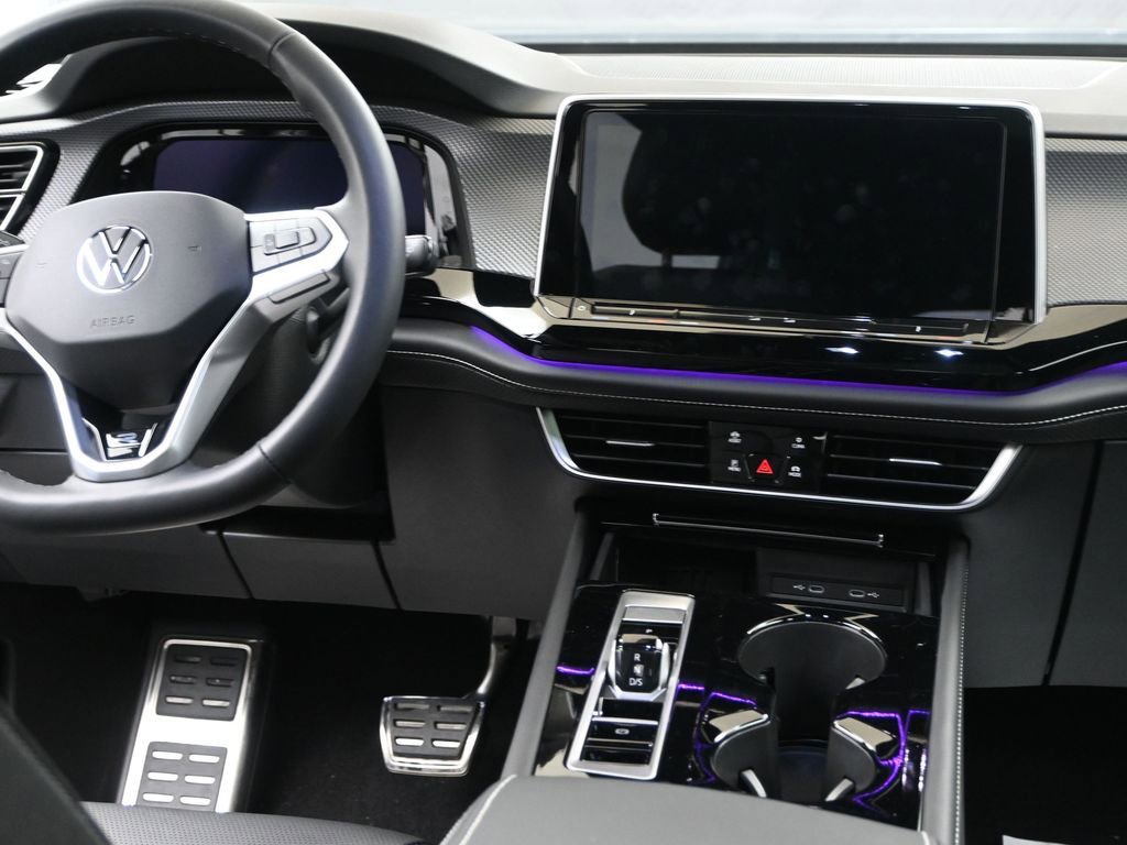 Used 2025 Volkswagen Atlas Cross Sport SEL R-Line image 16