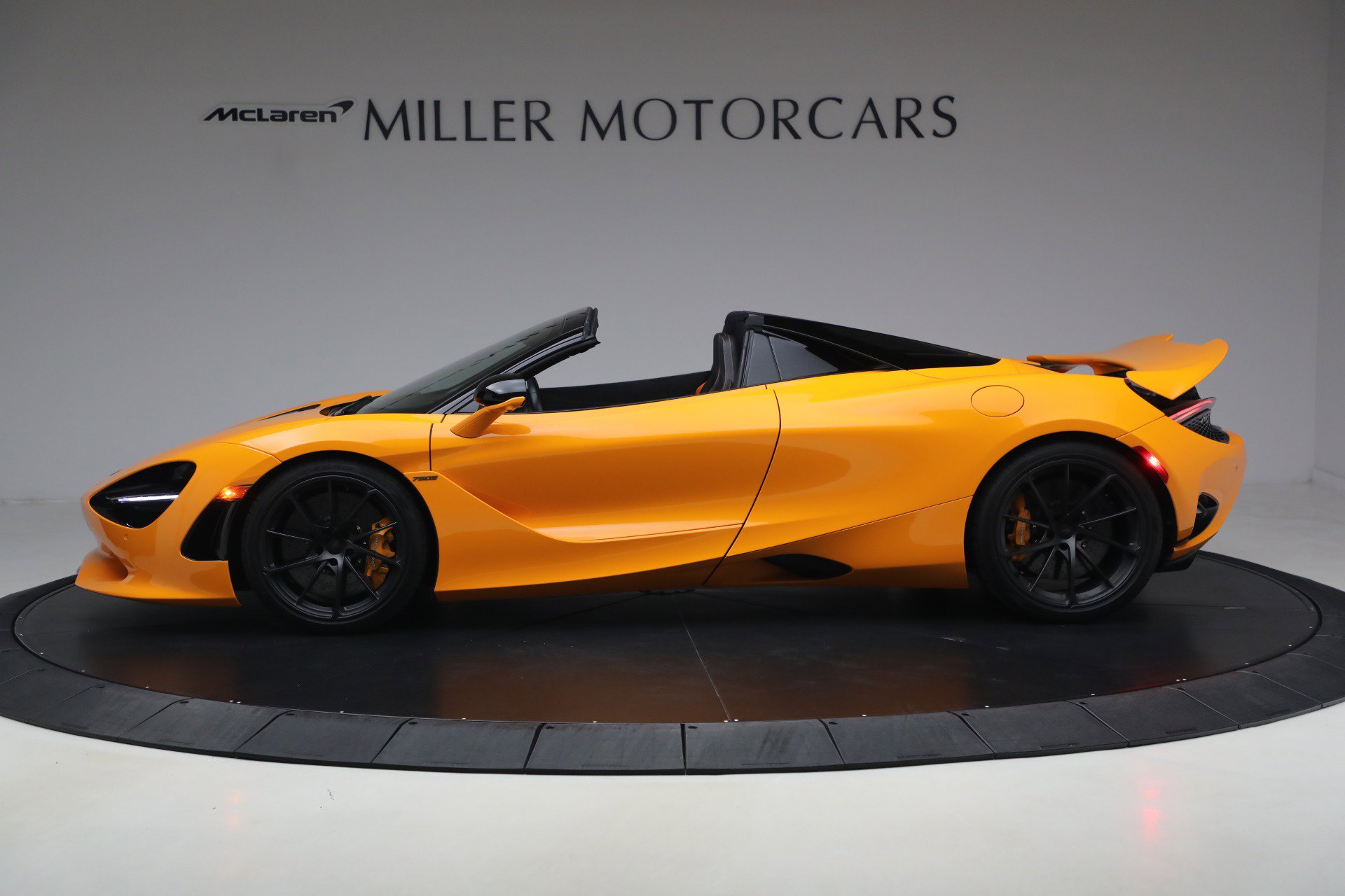 Used 2025 McLaren 750S Spider RWD image 3