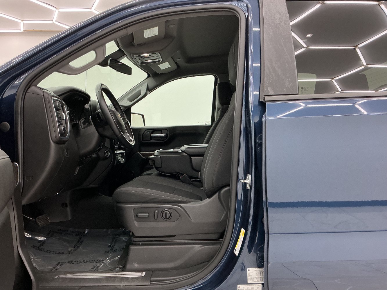 Used 2022 Chevrolet Silverado 1500 LT AWD/4WD image 14