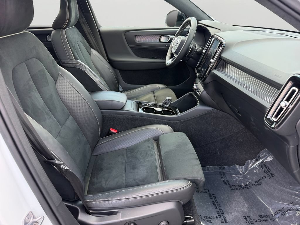 Used 2020 Volvo XC40 T5 R-Design w/ Protection Package Premier AWD/4WD image 8