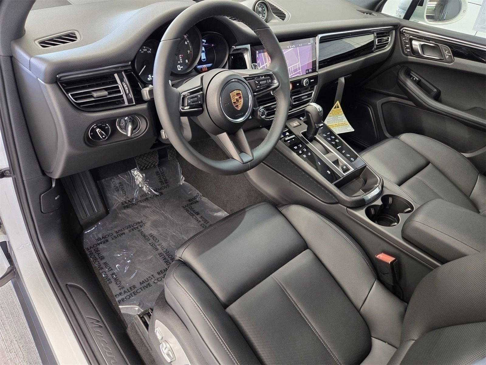 Used 2025 Porsche Macan Base image 5