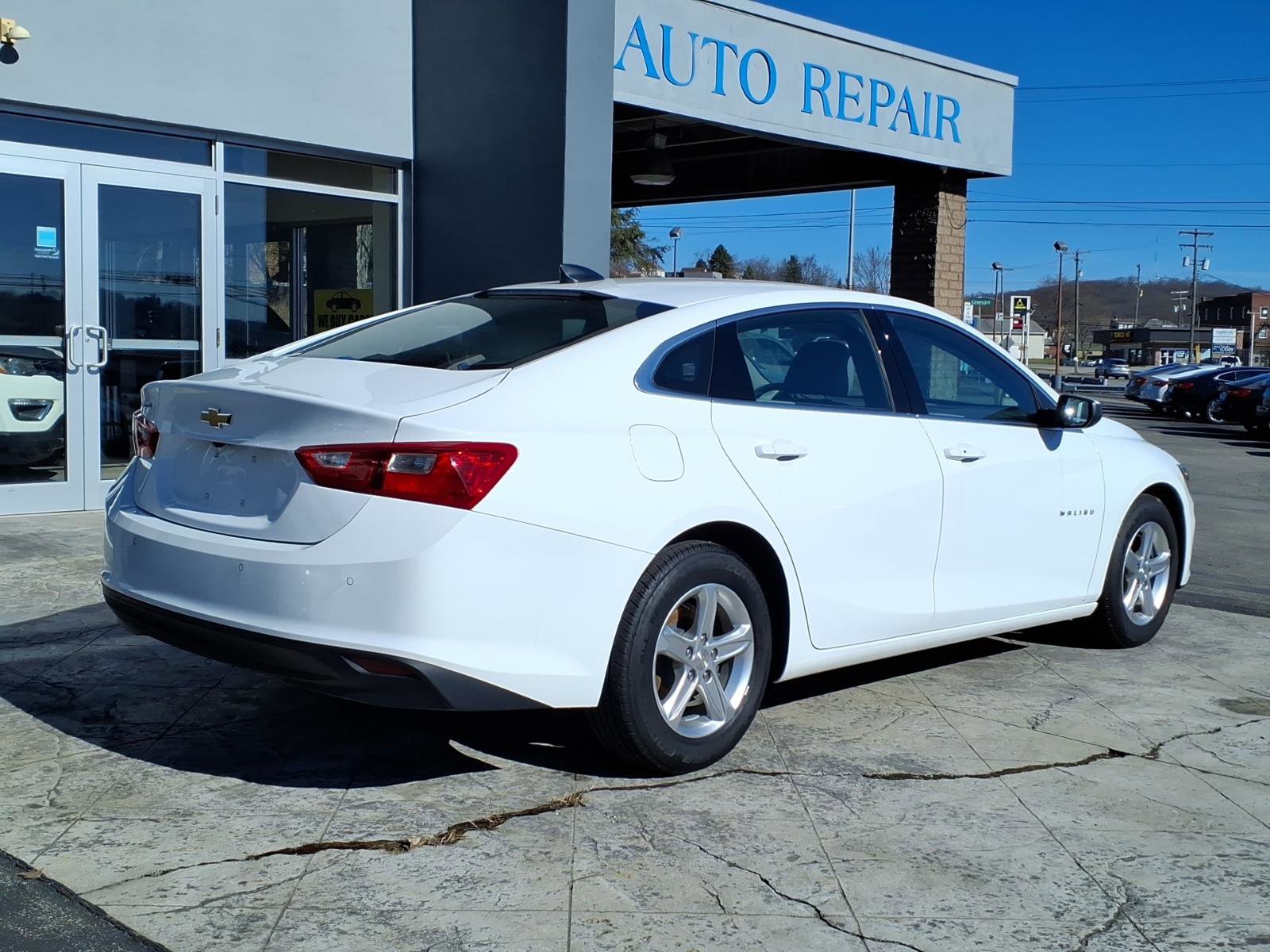 Used 2022 Chevrolet Malibu LS w/ Driver Confidence Package image 3