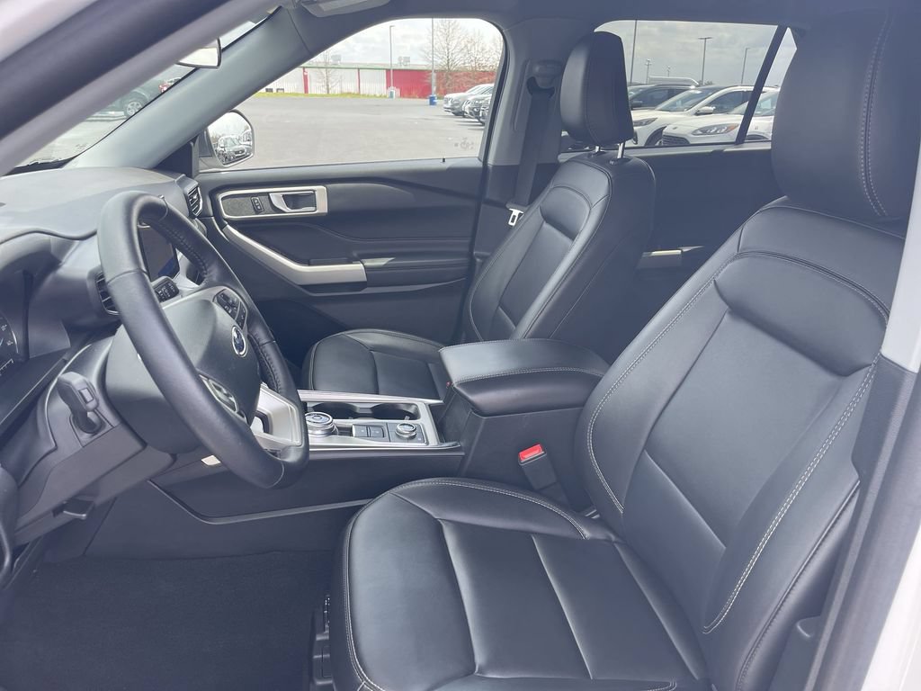 Used 2023 Ford Explorer XLT w/ Equipment Group 202A AWD/4WD image 11