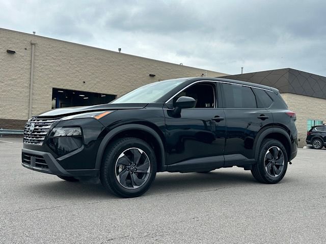 Used 2025 Nissan Rogue SV image 4