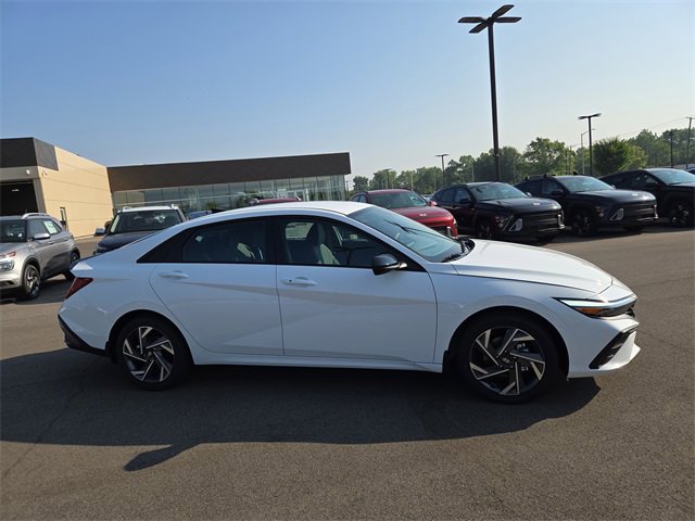 New 2025 Hyundai Elantra SEL image 5