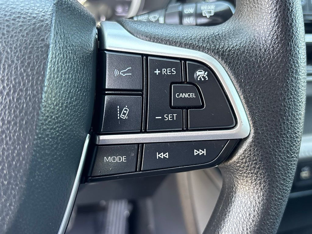 Used 2023 Toyota Highlander L FWD image 19