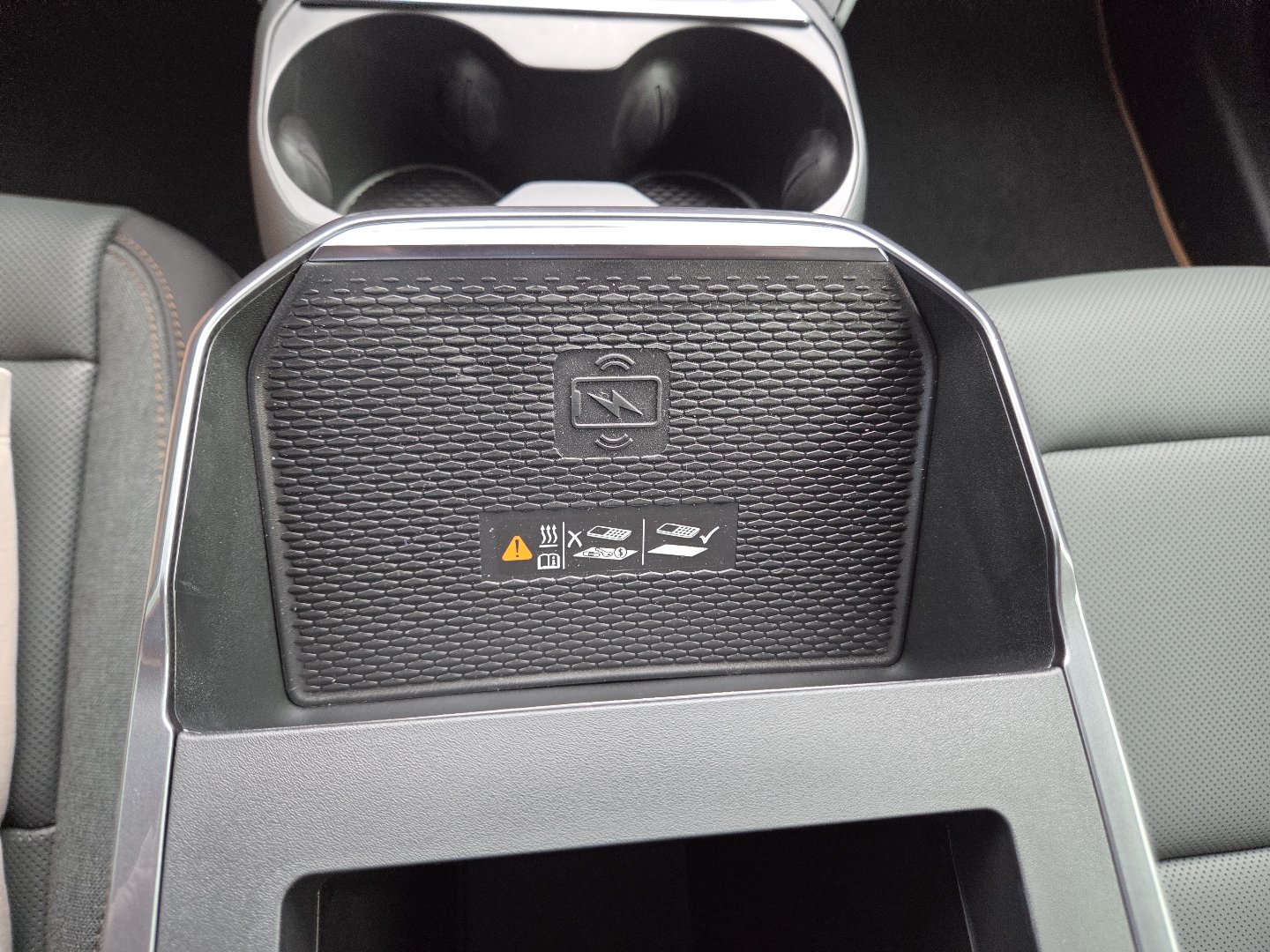 New 2026 GMC Terrain AT4 w/ Convenience Package III AWD/4WD image 8
