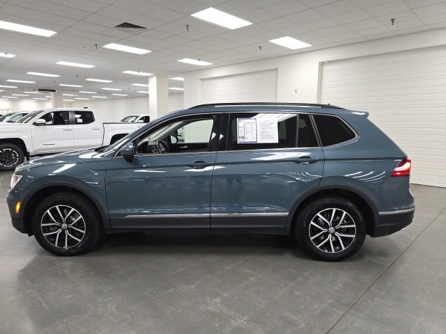 Used 2021 Volkswagen Tiguan SE w/ Panoramic Sunroof Package image 3