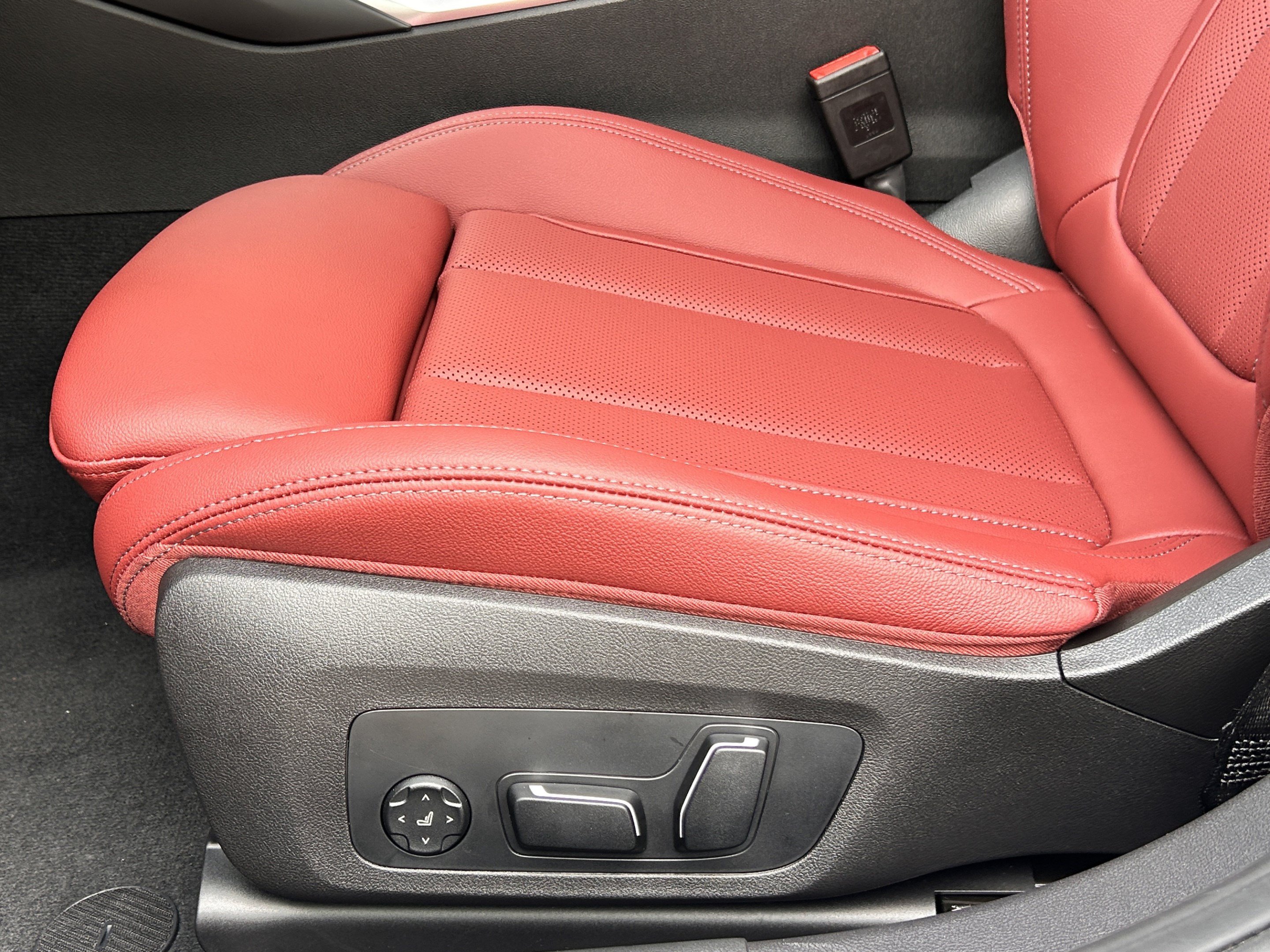 New 2026 BMW 330i Sedan RWD image 22