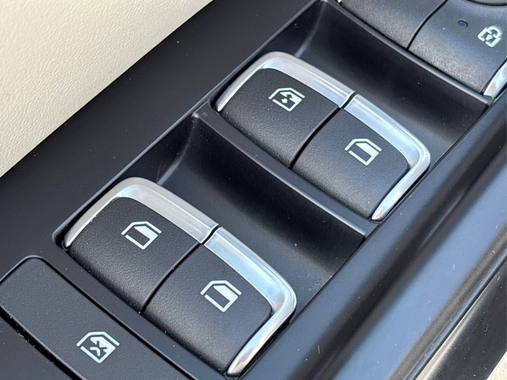 Certified 2023 Kia Carnival LX image 33