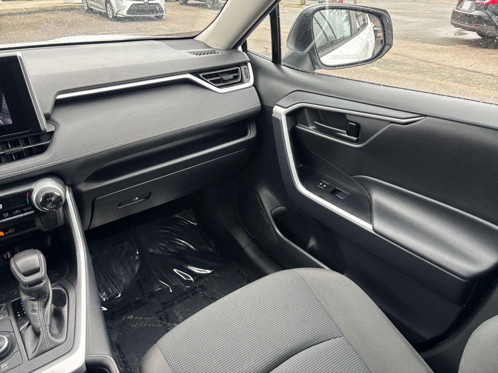 Used 2025 Toyota RAV4 LE image 29