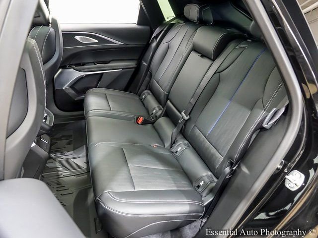 New 2025 Cadillac Lyriq Luxury w/ LPO, Floor Liner Package image 9