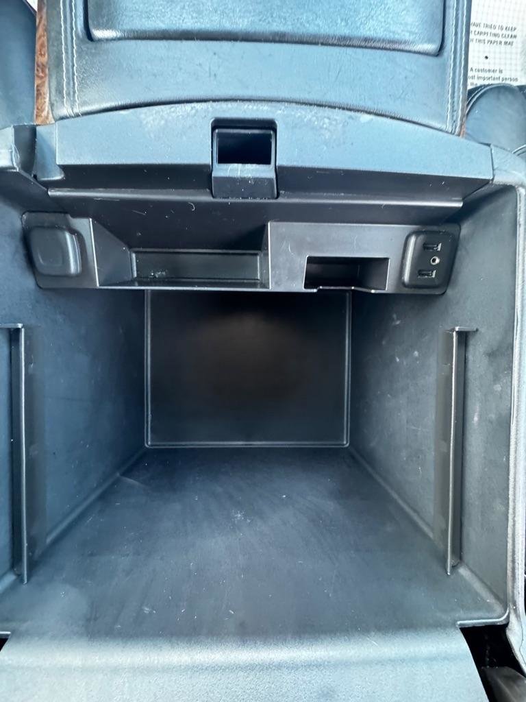 Used 2017 Chevrolet Suburban Premier AWD/4WD image 25