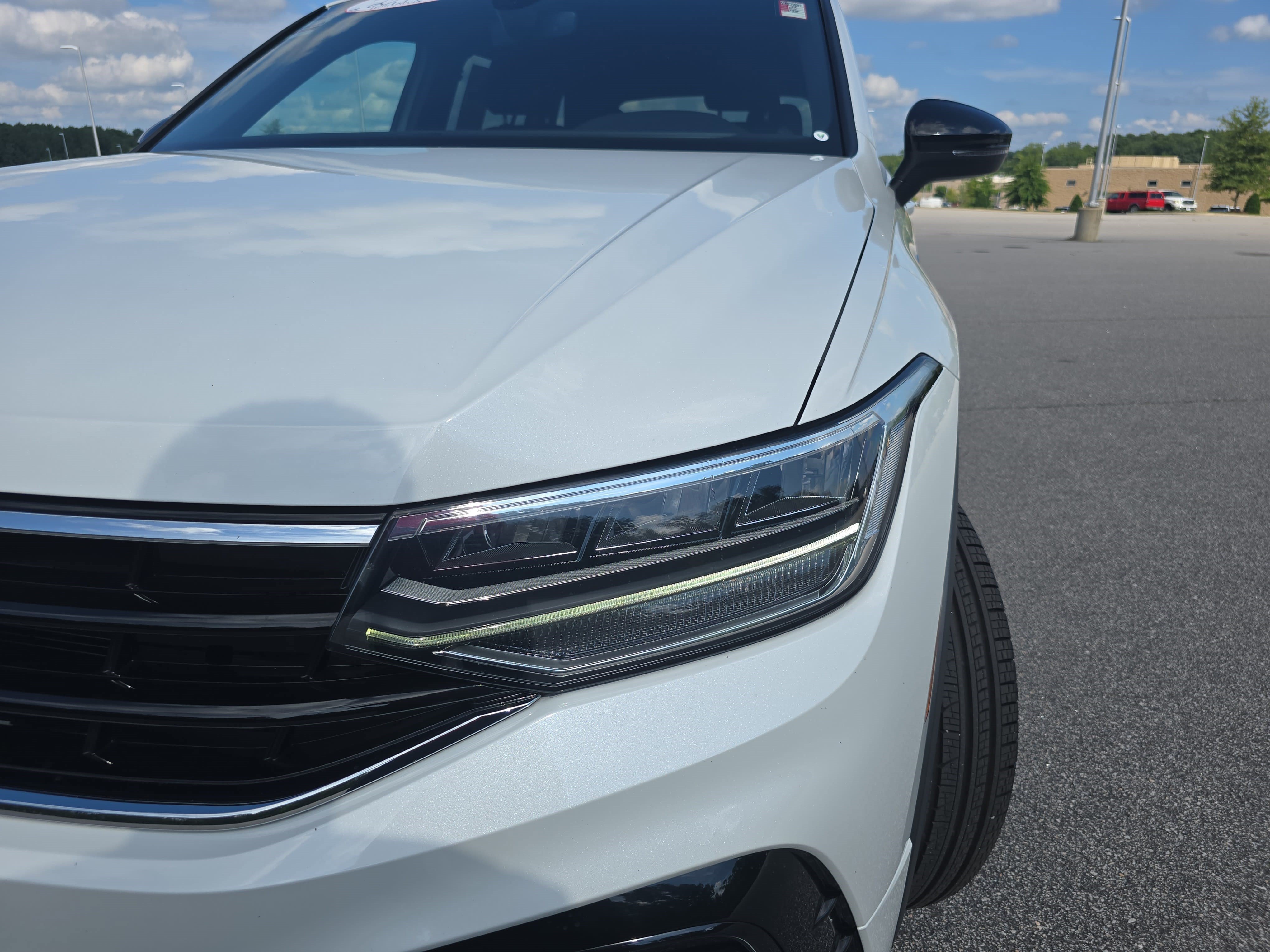 Used 2022 Volkswagen Tiguan SE R-Line AWD/4WD image 32