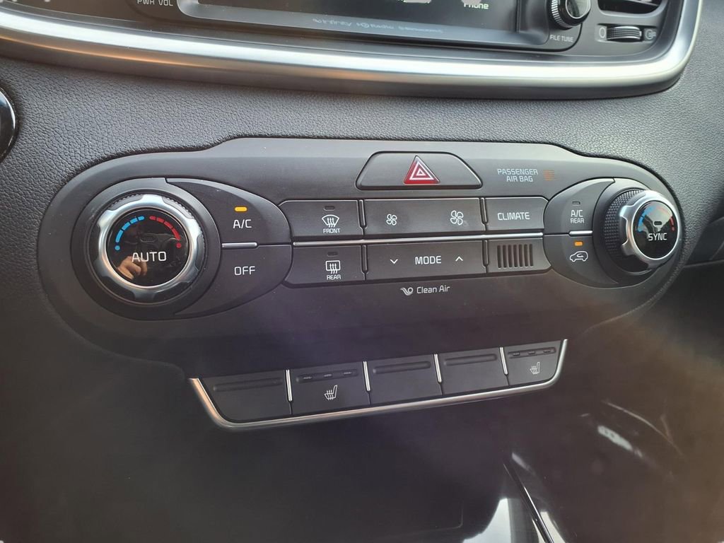 Used 2016 Kia Sorento SX image 9