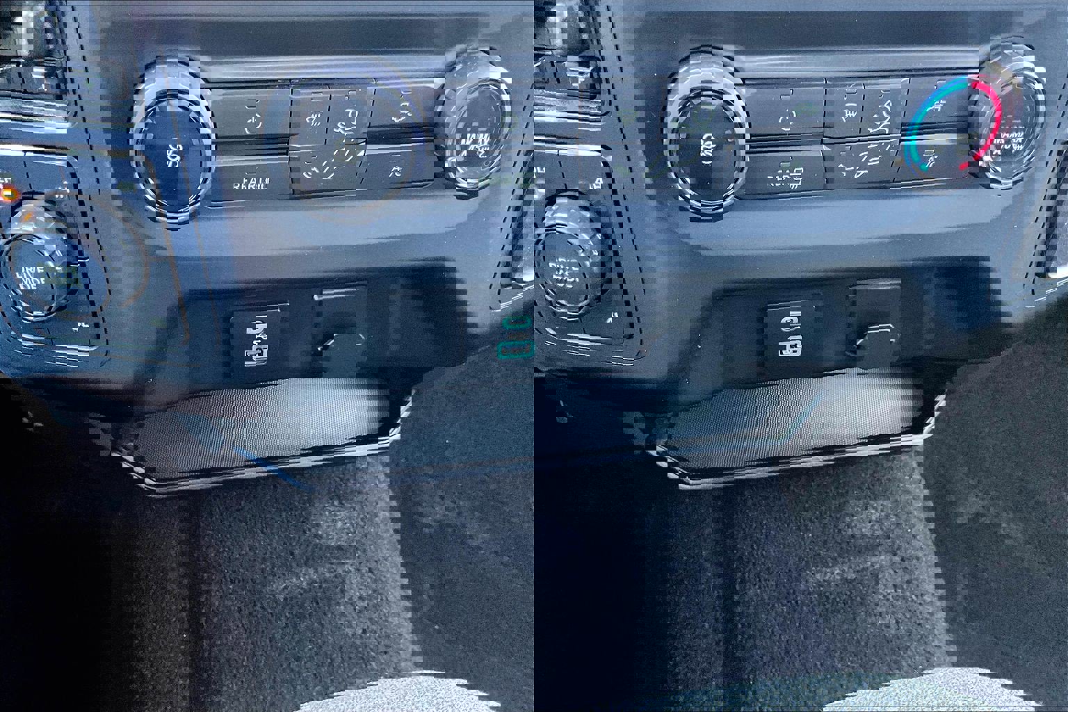 Used 2022 Ford F150 XLT w/ Trailer Tow Package image 17