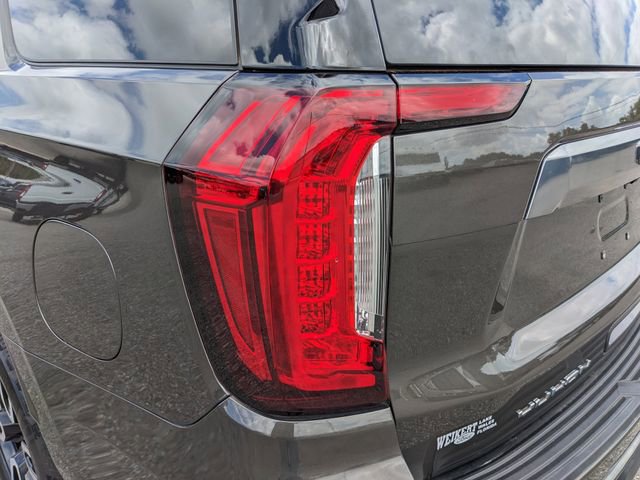 Used 2021 GMC Yukon AT4 w/ Rear Media and Nav Package AWD/4WD image 11